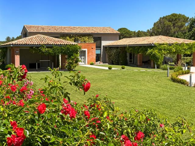 Maison 8 pièces 460 m²