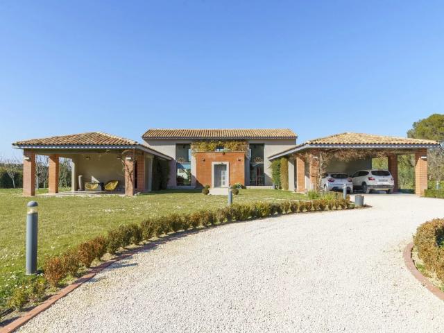Maison 8 pièces 460 m²