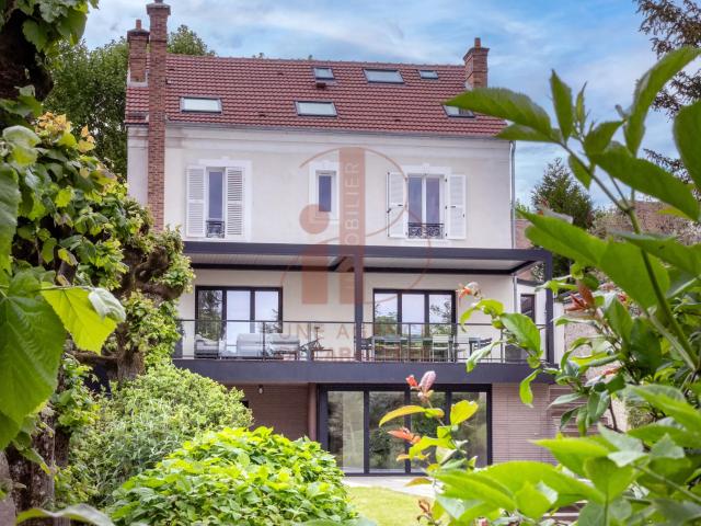 Maison 8 pièces 463 m²