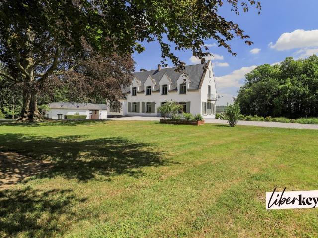 Maison 8 pièces 471 m²