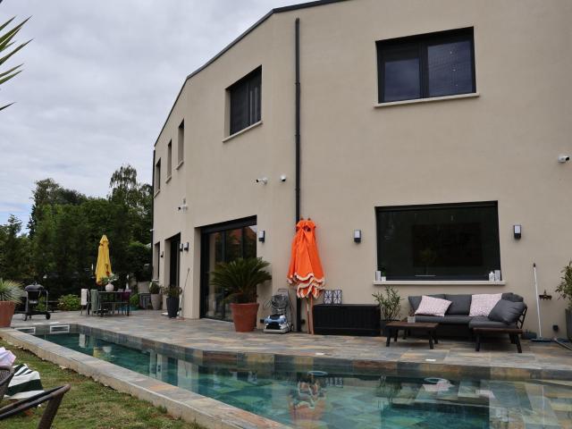 Maison 8 pièces 480 m²