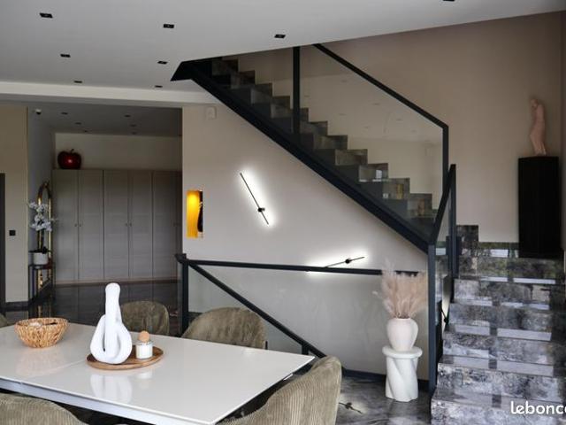 Maison 8 pièces 480 m²