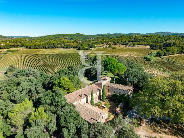 Maison 8 pièces 480 m²