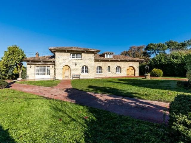 Maison 8 pièces 507 m²