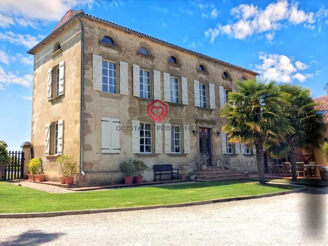 Maison 8 pièces 512 m²