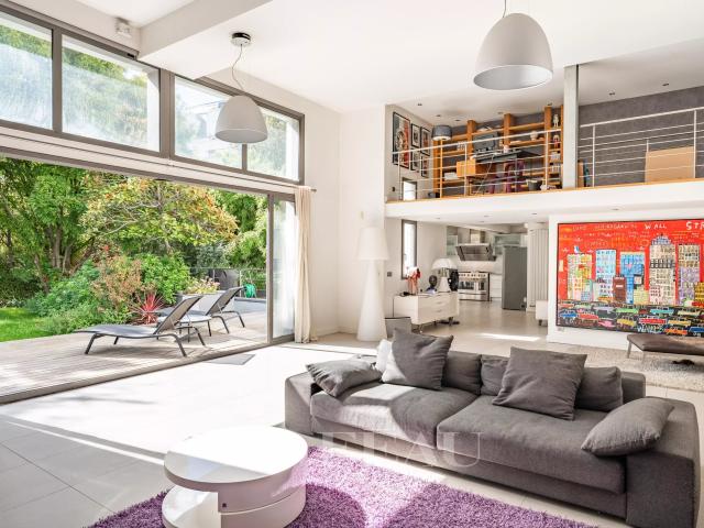 Maison 8 pièces 700 m²