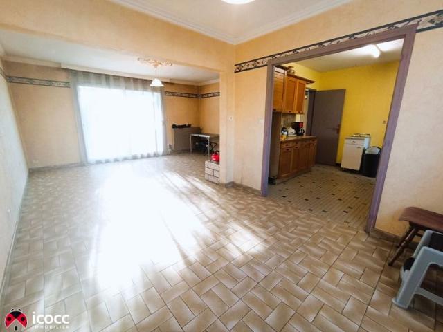 Maison 90 m², 3 chambres, terrain arboré de 1 430 m², dépendances, deux garages