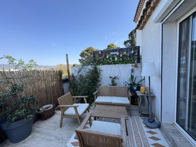 Maison 90m2, 3 chambres, 2 SdB, parkings, terrasse 13012 Montolivet