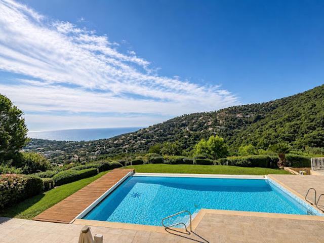 Maison avec piscine et jardin