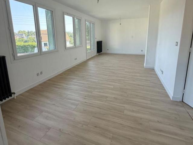 Maison, 94 m2 entièrement rénovée à Bois Guillaume 348 000 DPE D