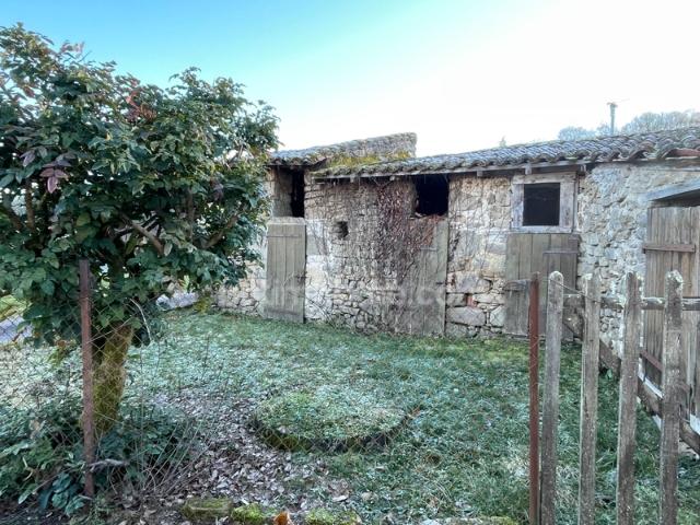 Maison 98 m2 3 chambres, une grange et terrain de 7892 m2