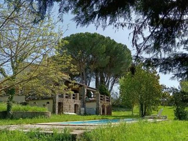 Maison 98 m2 sur terrain 4350 m2, piscine, garage, atelier
