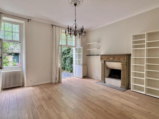 Maison 9 pièce s 221 m²