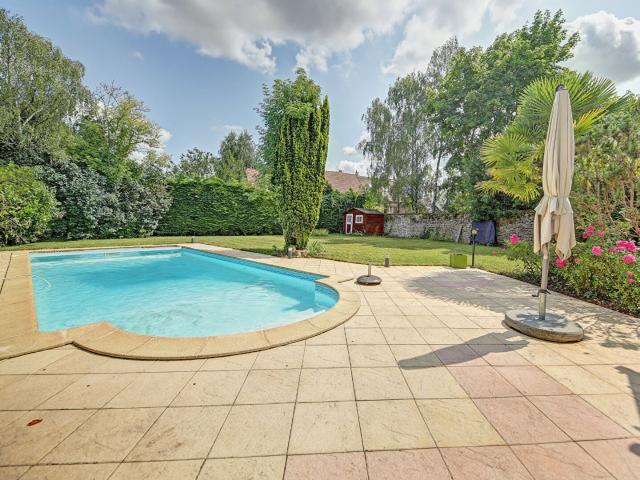 Maison 9 pièce s 238m² Les Alluets le Roi
