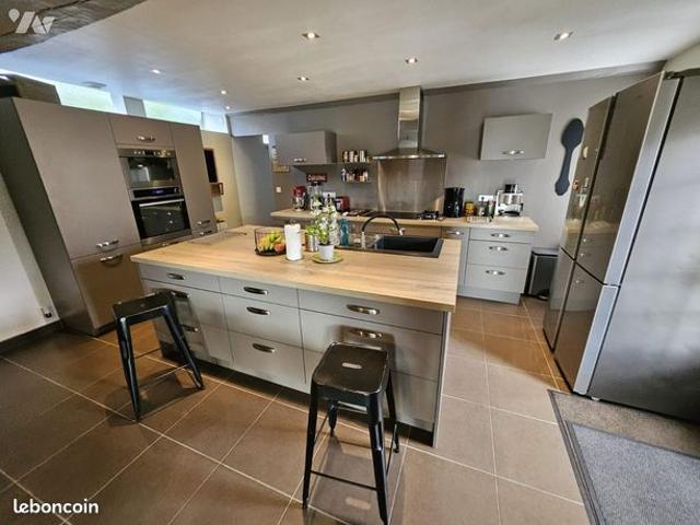 Maison 9 pièces 143 m²