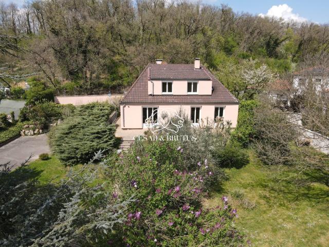 Maison 9 pièces 166 m²