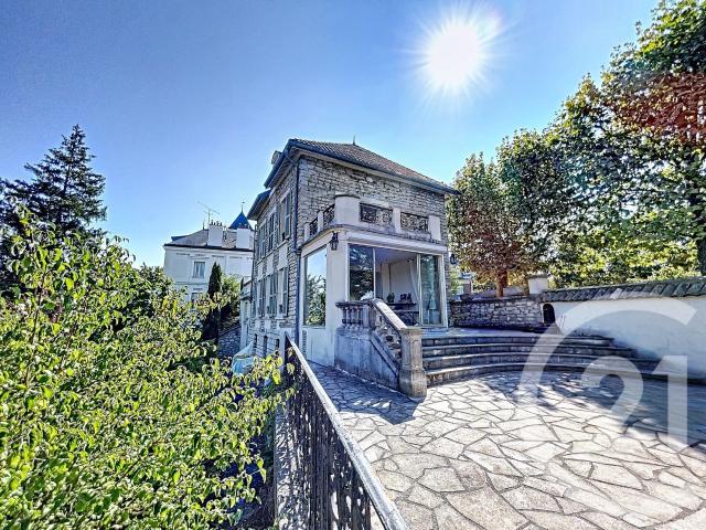 Maison 9 pièces 169 m²