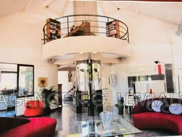 Maison 9 pièces 176 m²