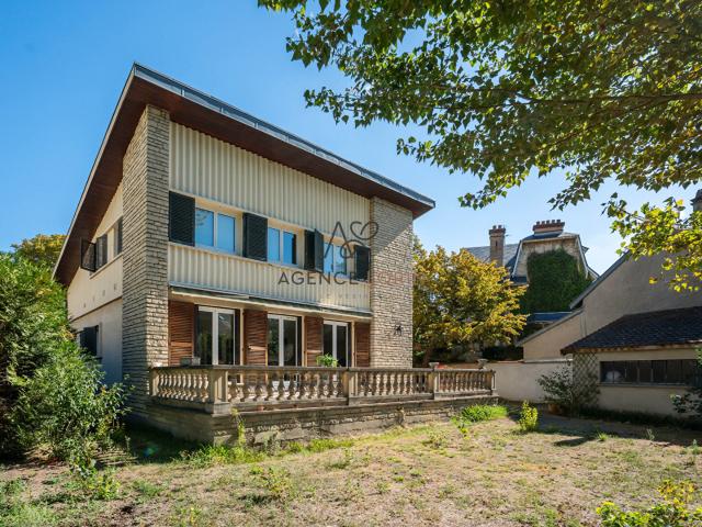 Maison 9 pièces 177 m²