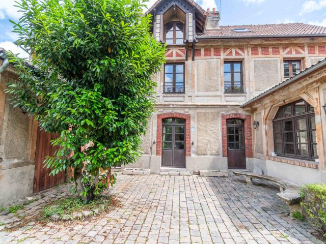 Maison 9 pièces 196 m²