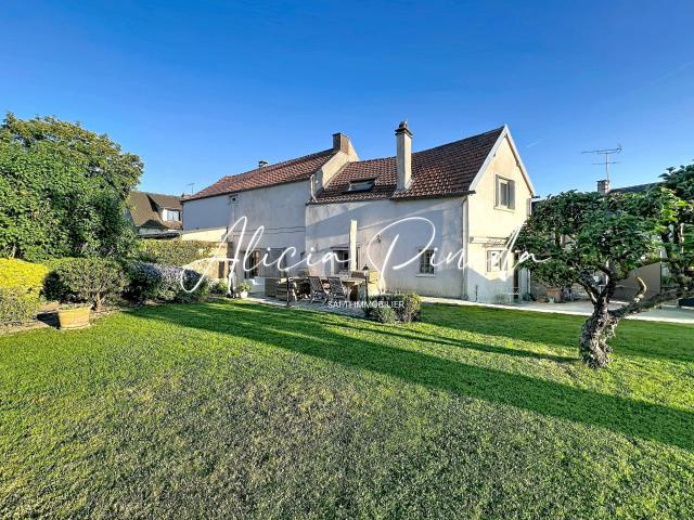 Maison 9 pièces 196 m²