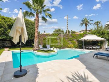 Maison 9 pièces 1 403 m²