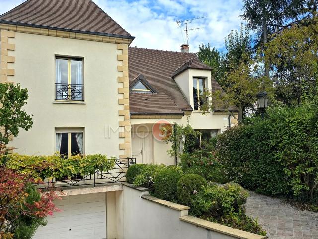 Maison 9 pièces 205 m²