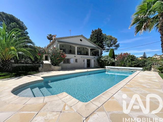 Maison 9 pièces 205 m²