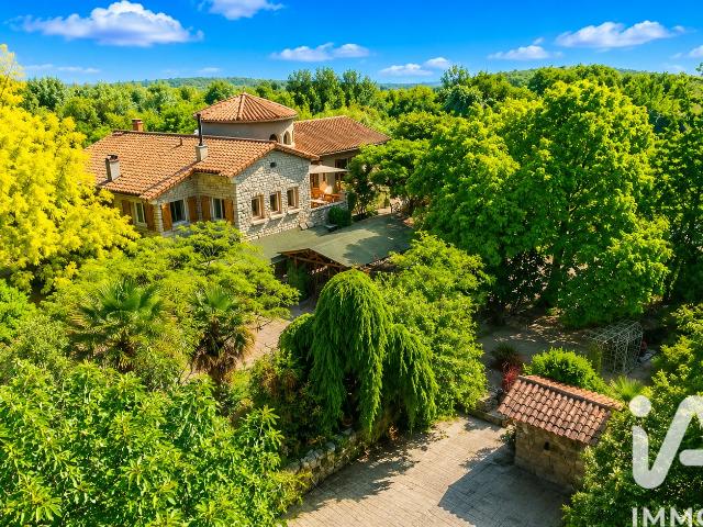 Maison 9 pièces 205 m²