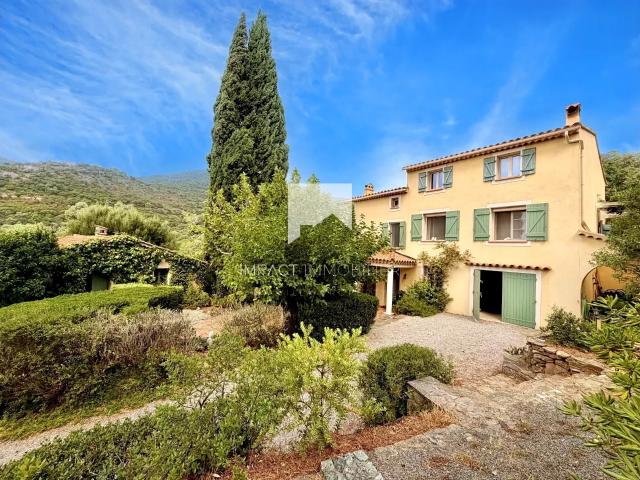 Maison 9 pièces 205 m²