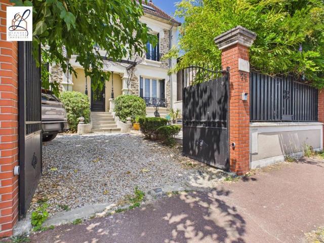 Maison 9 pièces 200 m²