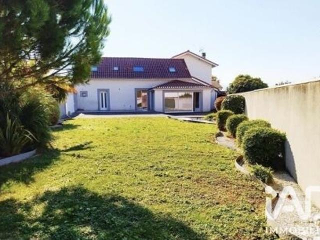 Maison 9 pièces, 200 m² à louer à Aureilhan 65800