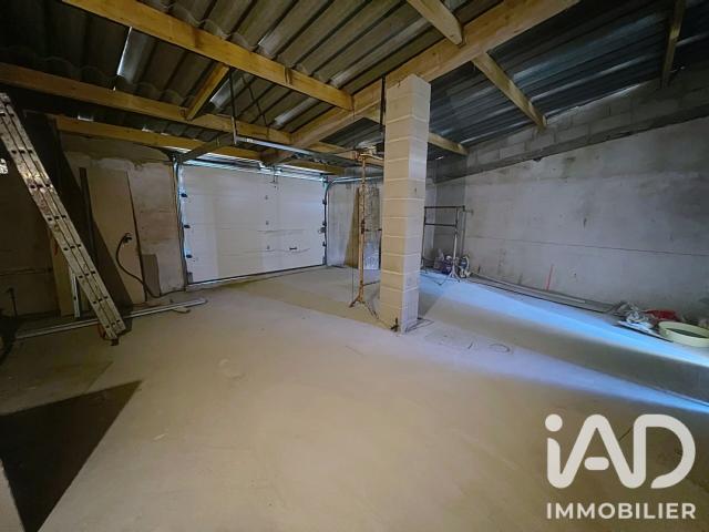 Maison 9 pièces, 200 m² à louer à Cheval Blanc 84460