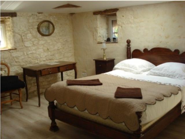 Maison 9 pièces, 200 m² à louer à Thénac 24240