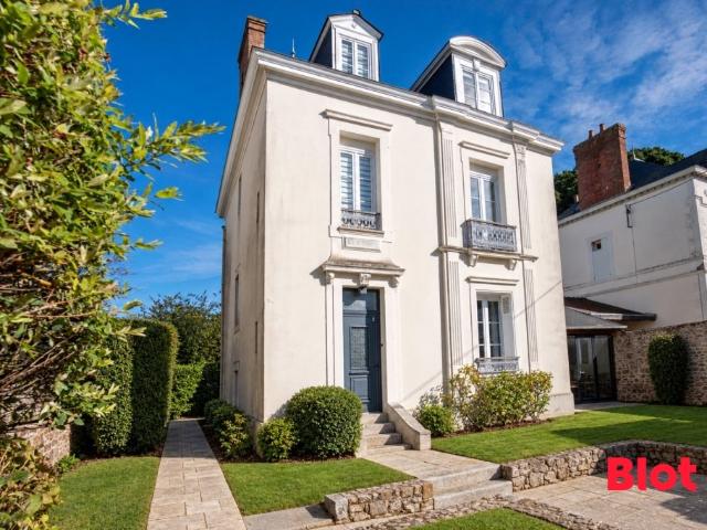 Maison 9 pièces 204 m²