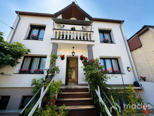Maison 9 pièces 203 m²