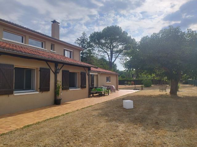 Maison 9 pièces, 214 m² à louer à Graulhet 81300