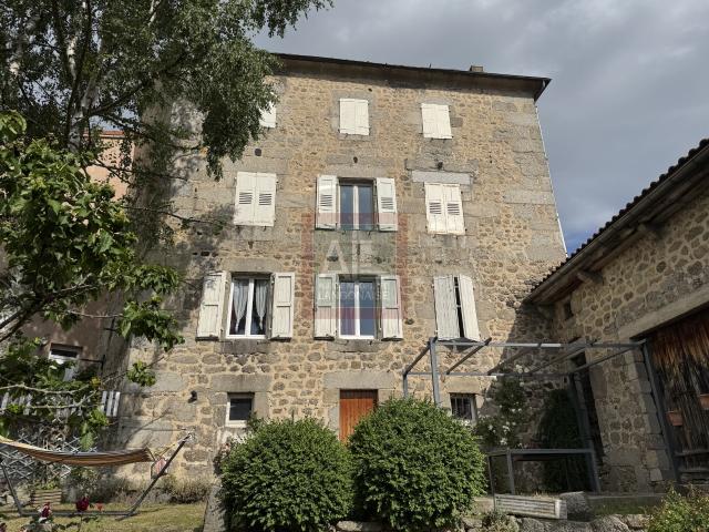 Maison 9 pièces 215 m²