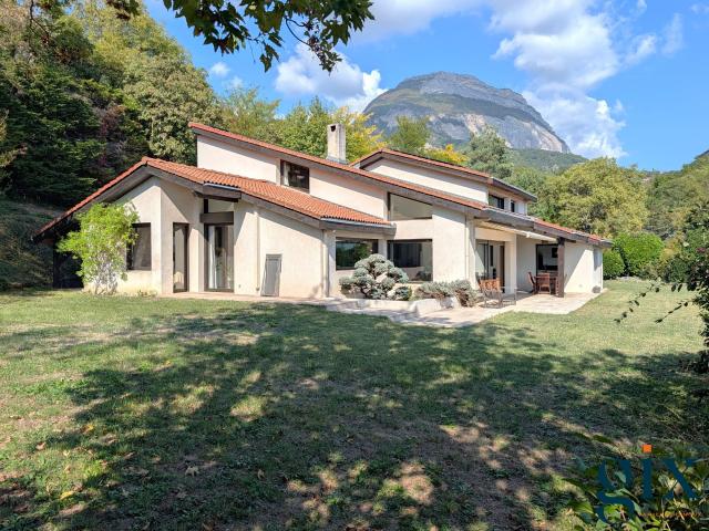Maison 9 pièces 215 m²