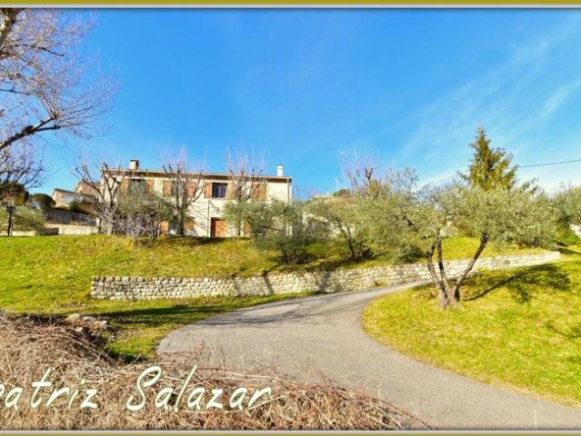 Maison 9 pièces 215 m²