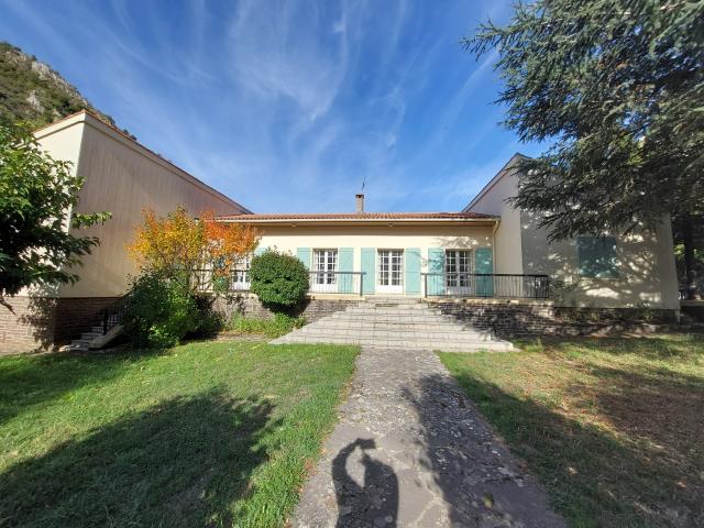 Maison 9 pièces 216 m²