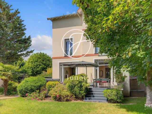 Maison 9 pièces 217 m²