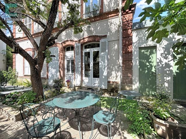 Maison 9 pièces 217 m²