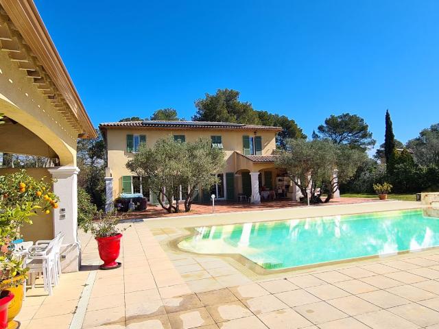 Maison 9 pièces 218 m²