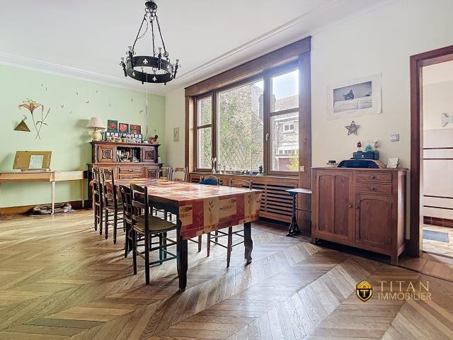 Maison 9 pièces 218 m²