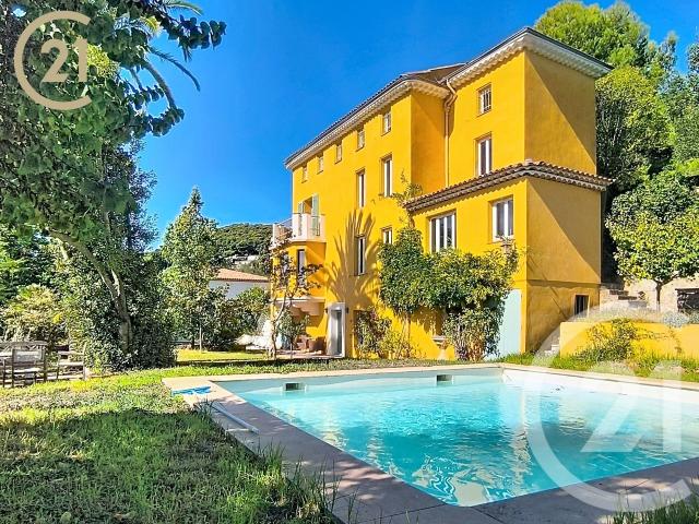 Maison 9 pièces 219 m²