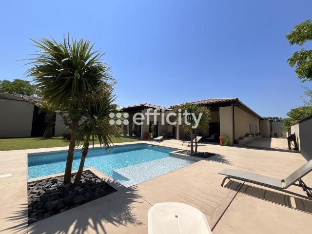 Maison 9 pièces 261 m²