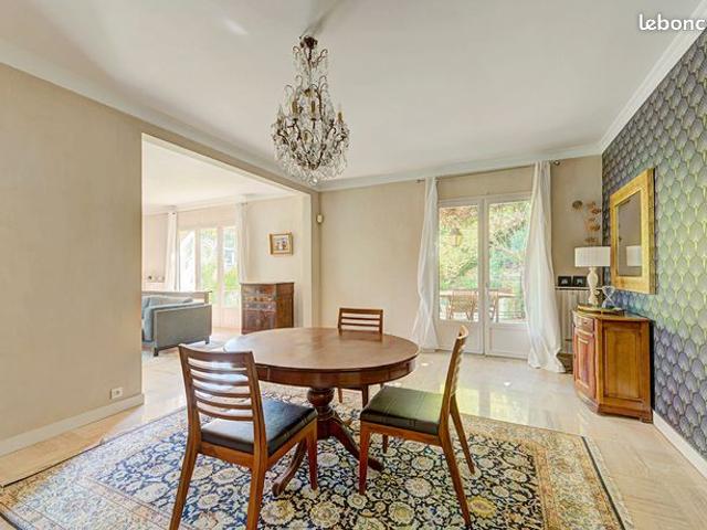 Maison 9 pièces 210 m²