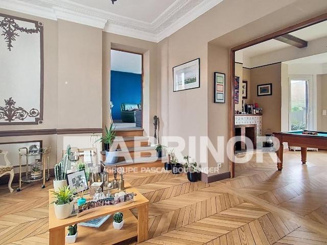 Maison 9 pièces 212 m²
