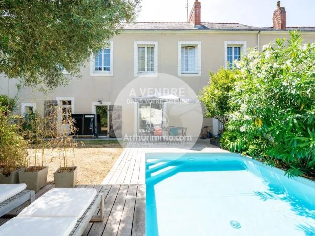 Maison 9 pièces 212 m²